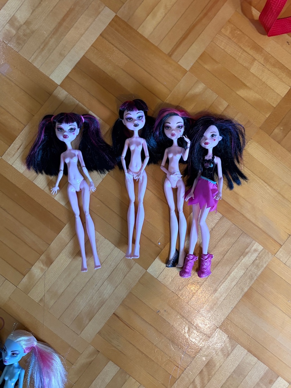 monster high draculaura dolls lot
